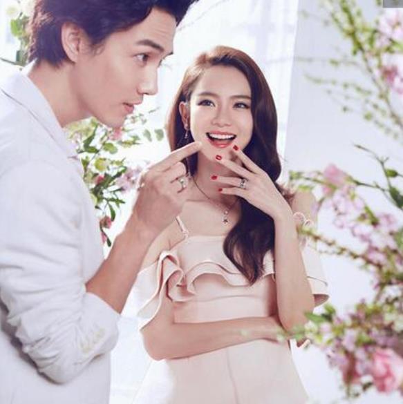 戚薇爆料男闺蜜视频,揭秘娱乐圈背后的情感纠葛 第1张 戚薇爆料男闺蜜视频,揭秘娱乐圈背后的情感纠葛 第1张